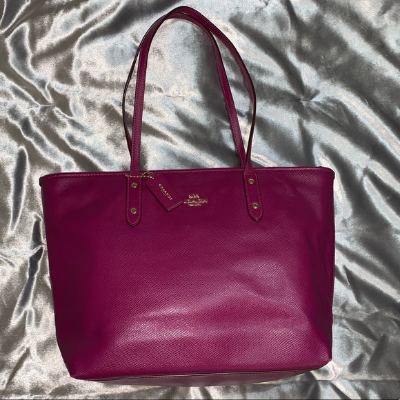 Coach Handbags - ❤️✂️💔COACH Tote